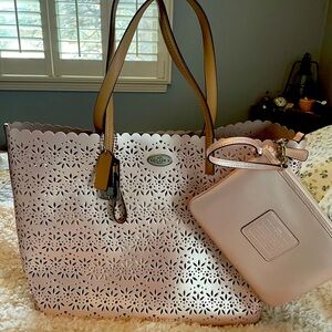Stunning coach pink leather & suede interior purse.